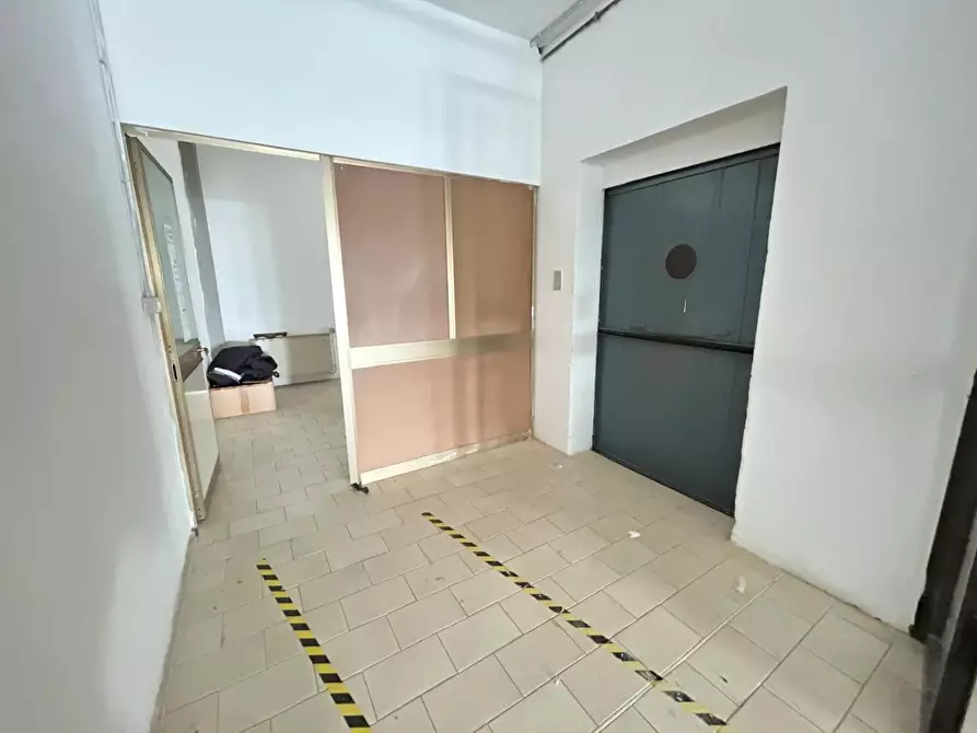 Immagine 12 di Attività artigianale in vendita  a Capraia E Limite