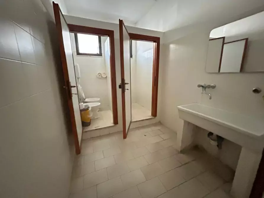 Immagine 24 di Attività artigianale in vendita  a Capraia E Limite