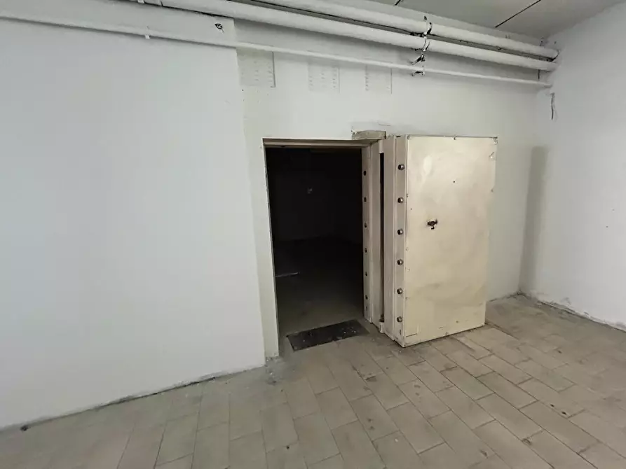 Immagine 22 di Attività artigianale in vendita  a Capraia E Limite