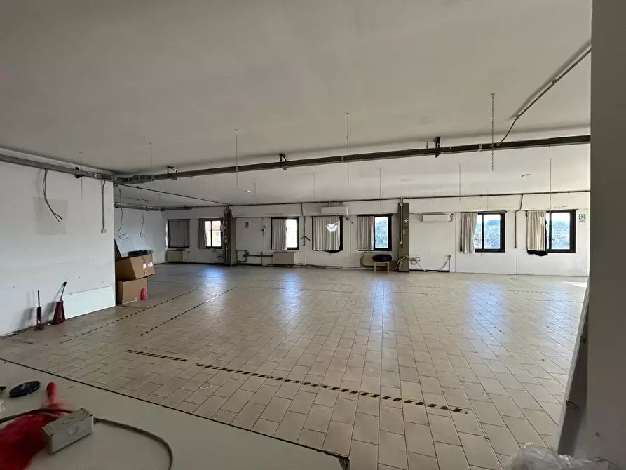 Immagine 9 di Attività artigianale in vendita  a Capraia E Limite