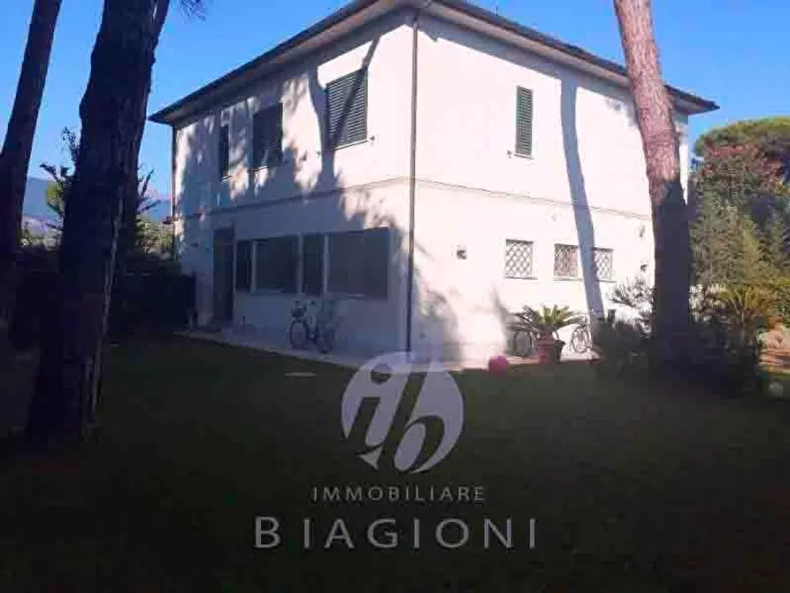 Immagine 3 di Appartamento in vendita  a Massa