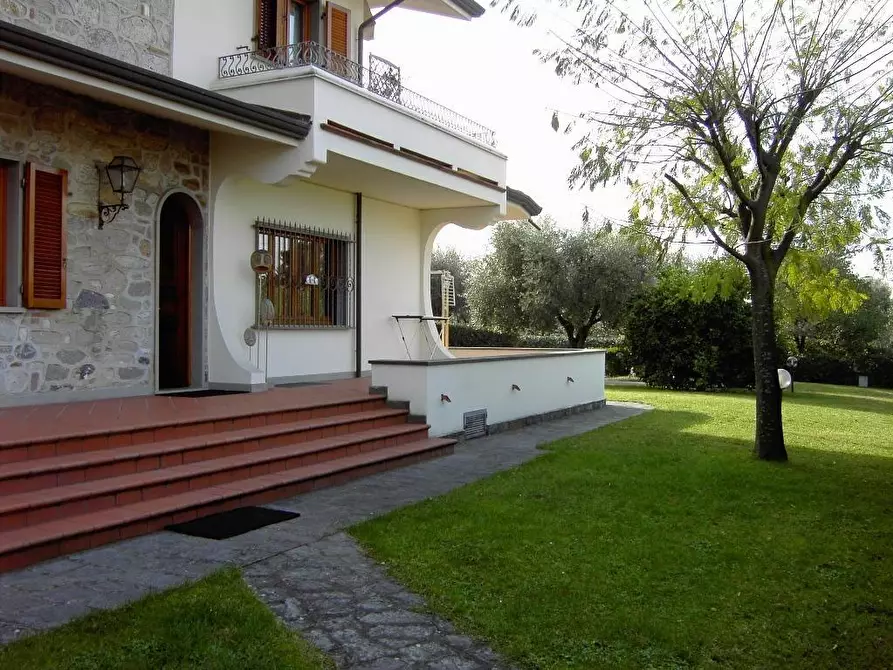 Immagine 30 di Casa bifamiliare in vendita  a Massa