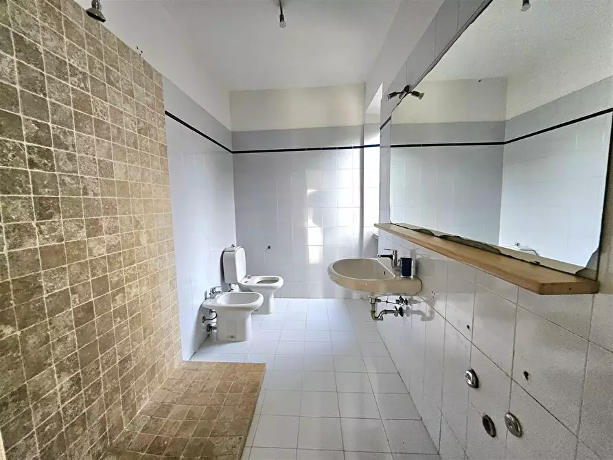 Immagine 18 di Casa bifamiliare in vendita  a Massa