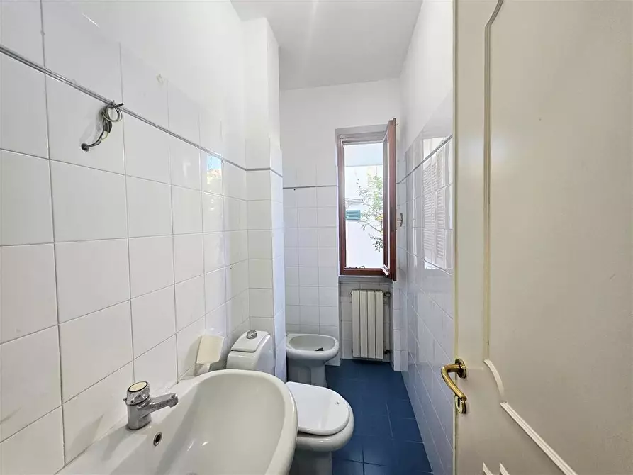 Immagine 11 di Casa bifamiliare in vendita  a Massa