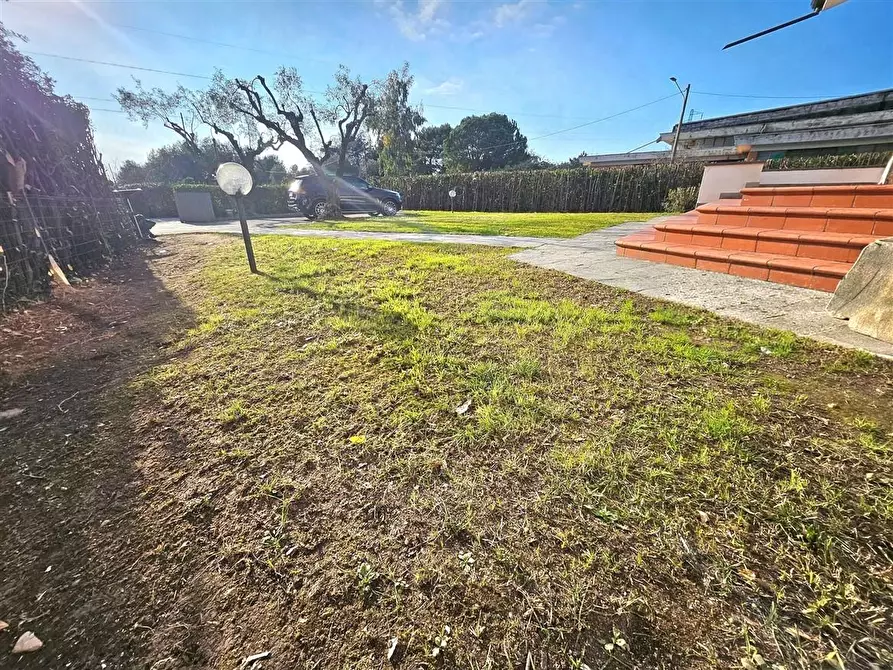 Immagine 29 di Casa bifamiliare in vendita  a Massa