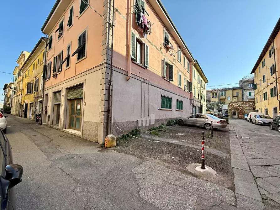 Immagine 4 di Laboratorio in vendita  a Pontedera