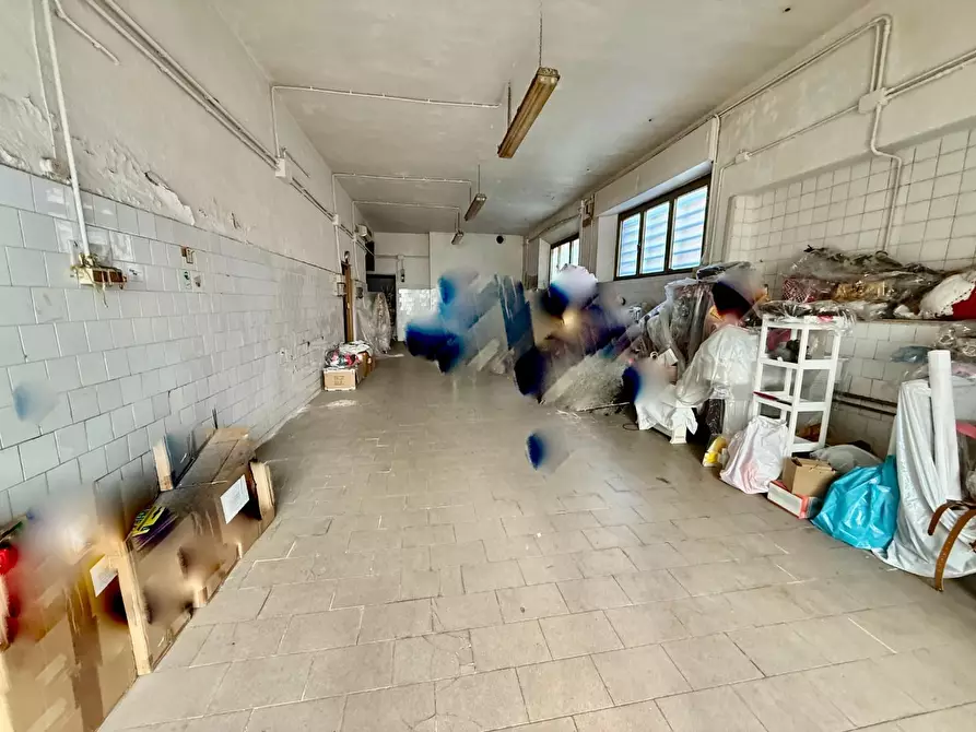 Immagine 7 di Laboratorio in vendita  a Pontedera