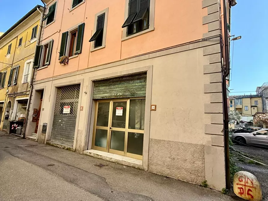 Immagine 2 di Laboratorio in vendita  a Pontedera