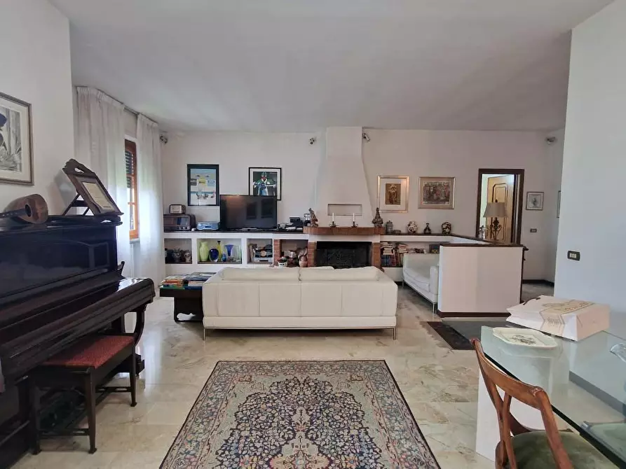 Immagine 1 di Casa bifamiliare in vendita  a Sarzana