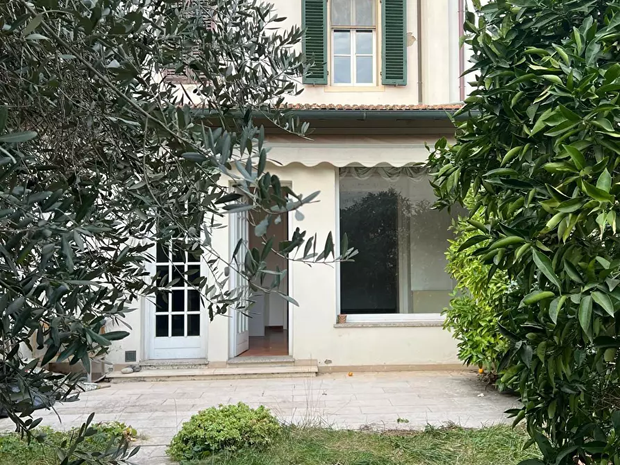 Immagine 1 di Villa in vendita  a Empoli