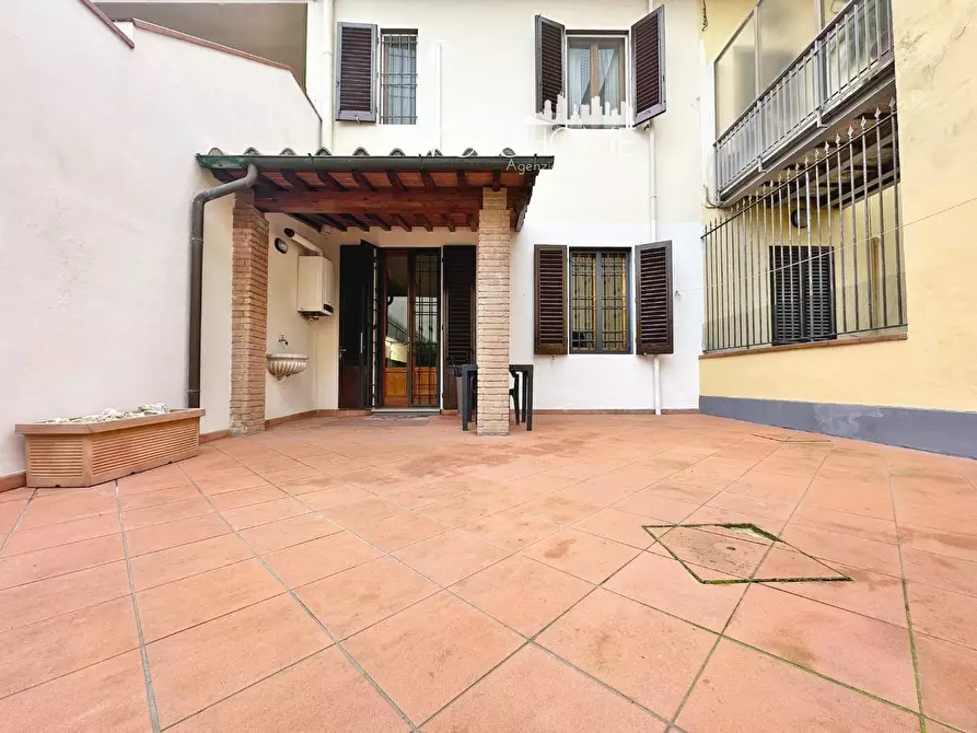 Immagine 2 di Terratetto in vendita  a Campi Bisenzio