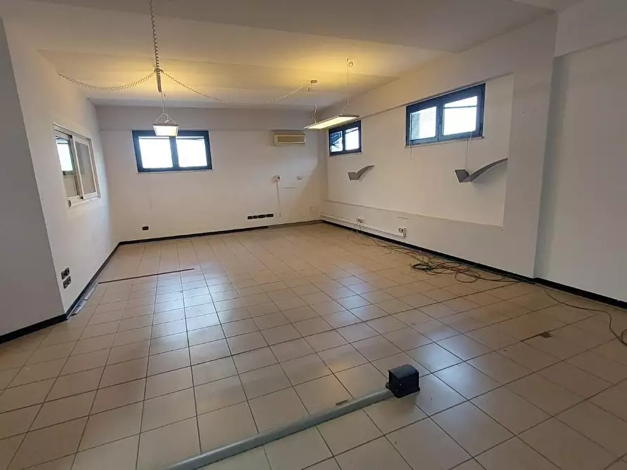 Immagine 7 di Ufficio in affitto  a Pontedera