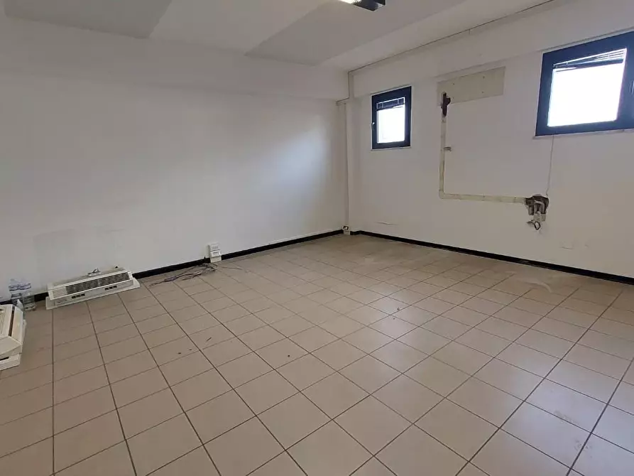 Immagine 8 di Ufficio in affitto  a Pontedera