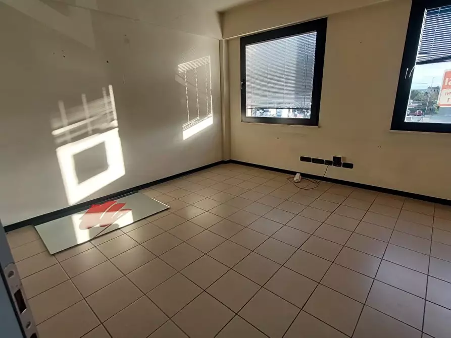 Immagine 3 di Ufficio in affitto  a Pontedera