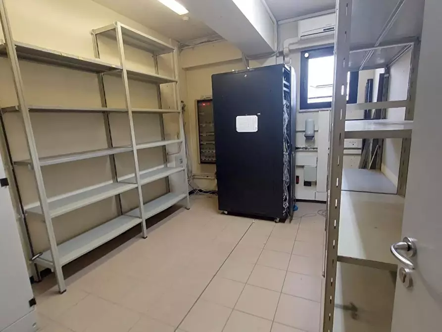 Immagine 2 di Ufficio in affitto  a Pontedera