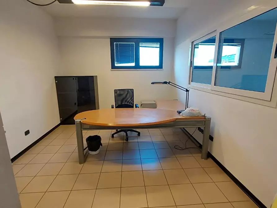 Immagine 1 di Ufficio in affitto  a Pontedera