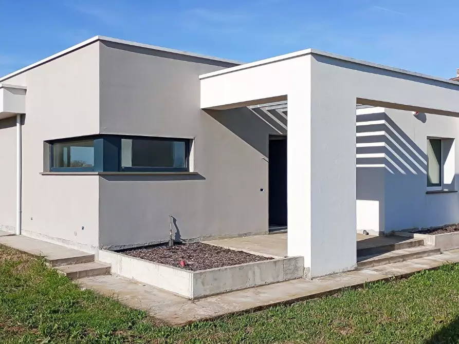 Immagine 1 di Villa in vendita  a Montopoli In Val D'arno