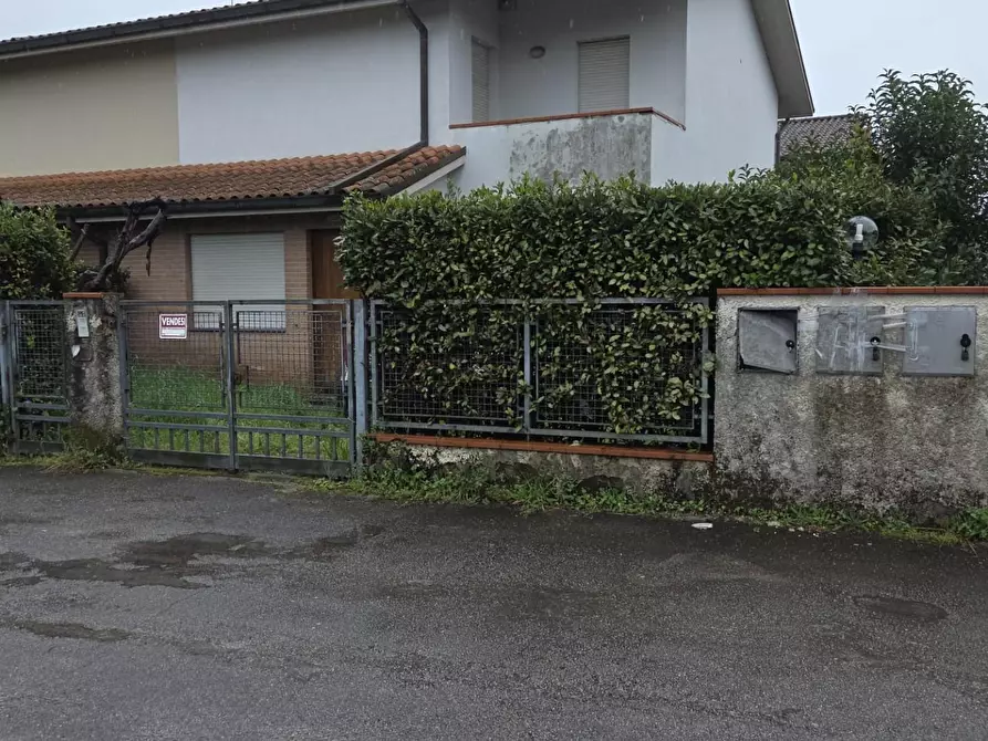 Immagine 38 di Casa bifamiliare in vendita  a Capannori