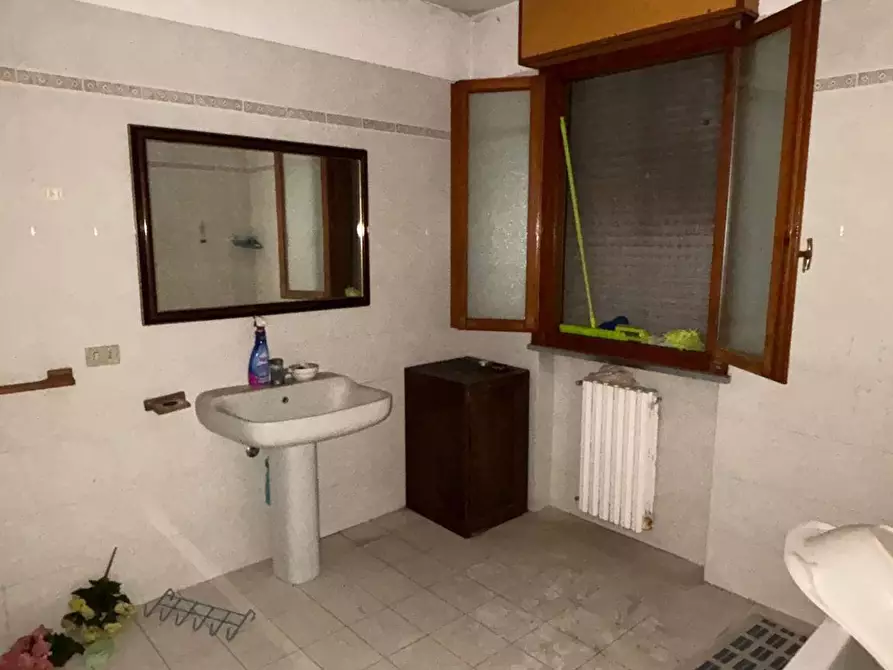 Immagine 8 di Casa bifamiliare in vendita  a Capannori