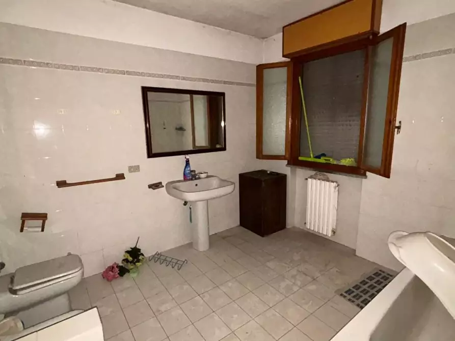 Immagine 7 di Casa bifamiliare in vendita  a Capannori