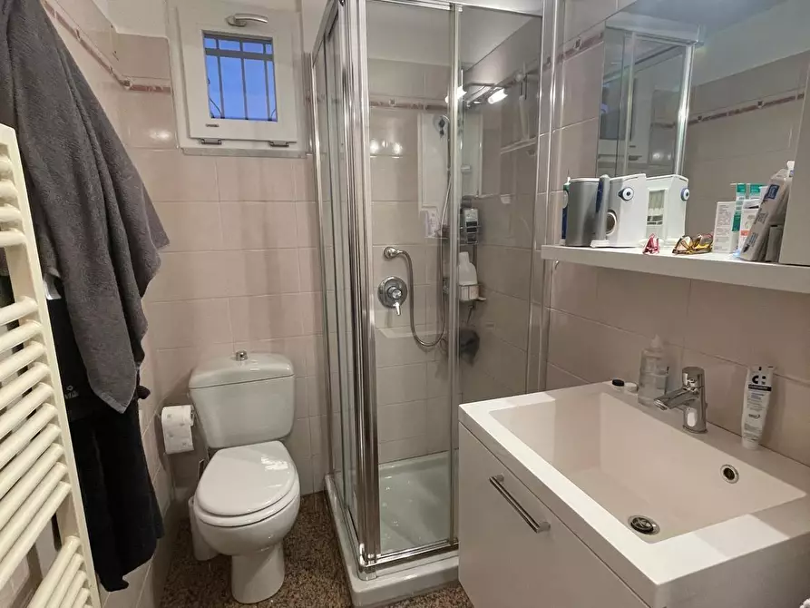 Immagine 10 di Casa semindipendente in vendita  a Carrara