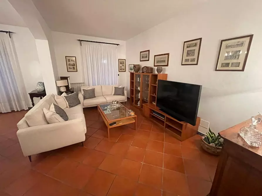 Immagine 3 di Casa semindipendente in vendita  a Carrara