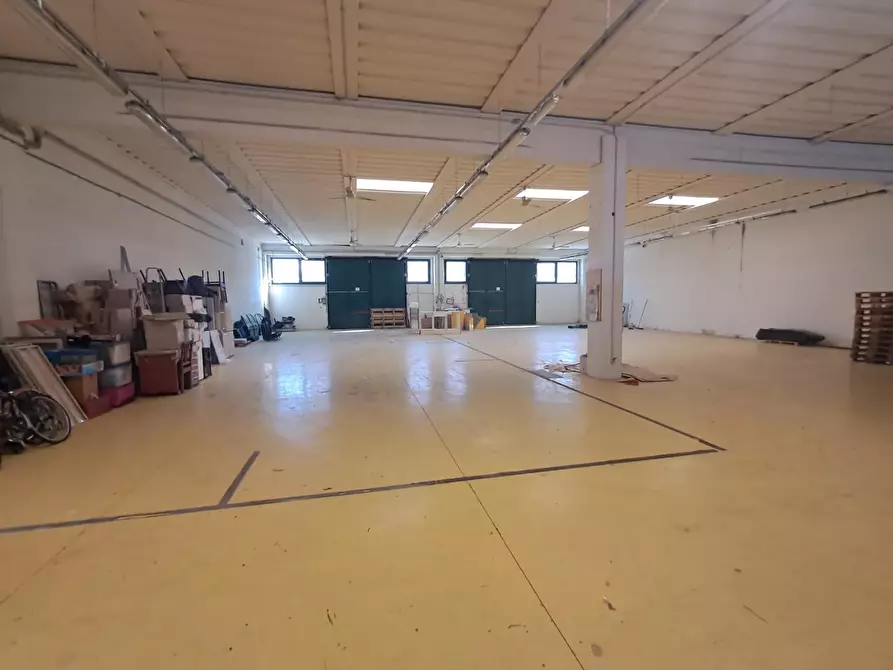 Immagine 2 di Attività artigianale in affitto  a Ponsacco