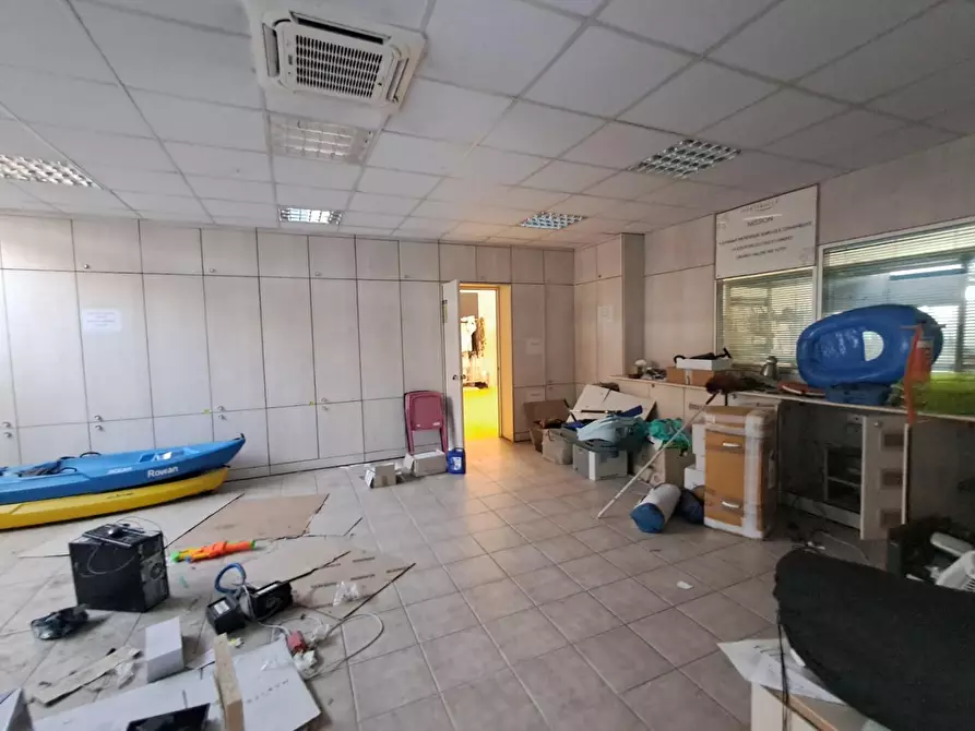 Immagine 16 di Attività artigianale in affitto  a Ponsacco