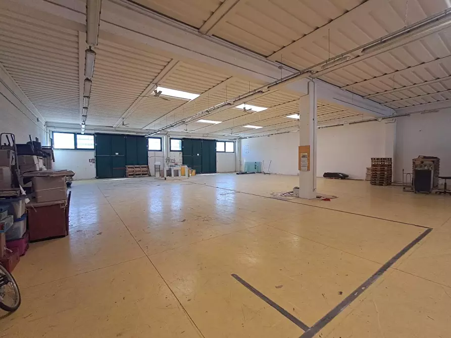 Immagine 5 di Attività artigianale in affitto  a Ponsacco