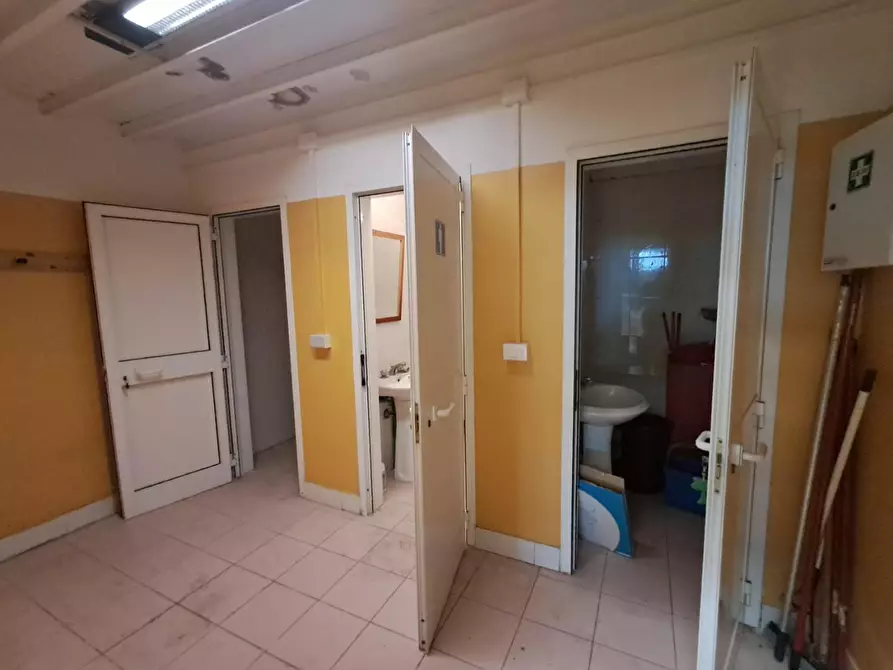 Immagine 6 di Attività artigianale in affitto  a Ponsacco