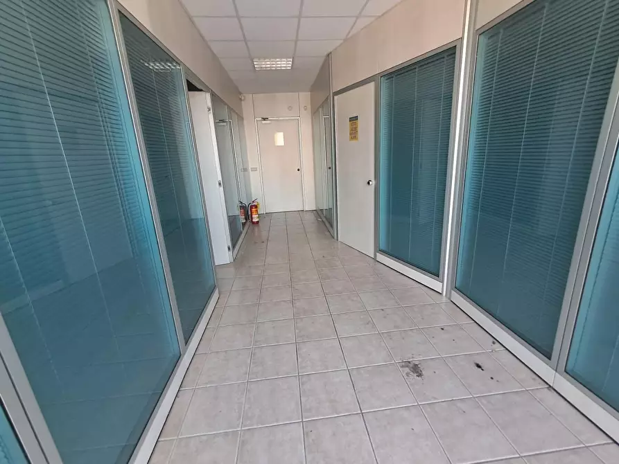 Immagine 11 di Attività artigianale in affitto  a Ponsacco