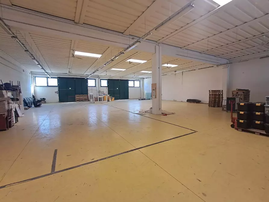 Immagine 3 di Attività artigianale in affitto  a Ponsacco