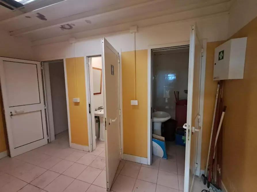 Immagine 7 di Attività artigianale in affitto  a Ponsacco