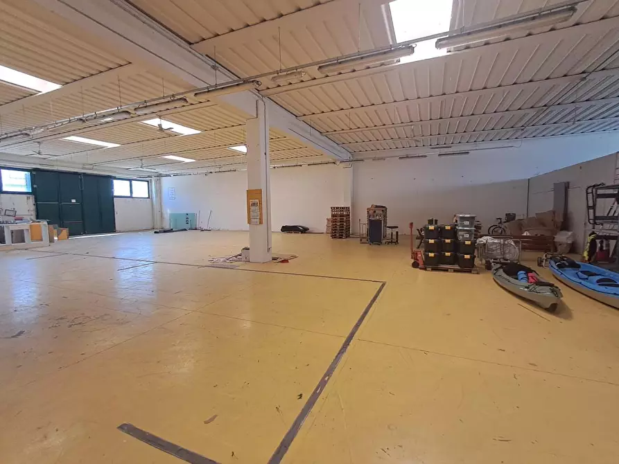 Immagine 4 di Attività artigianale in affitto  a Ponsacco