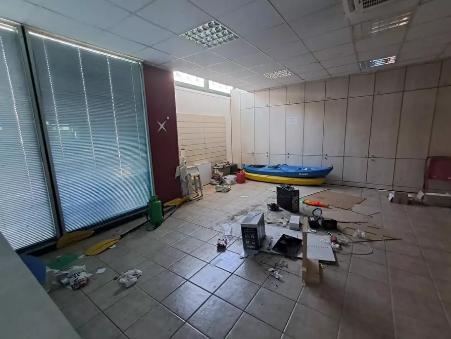 Immagine 15 di Attività artigianale in affitto  a Ponsacco