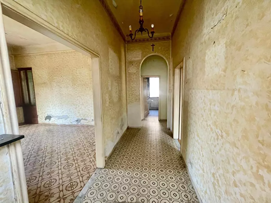 Immagine 2 di Villa in vendita  a Lucca