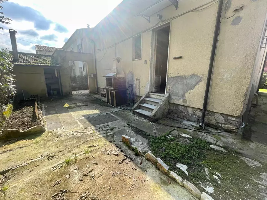 Immagine 15 di Villa in vendita  a Lucca