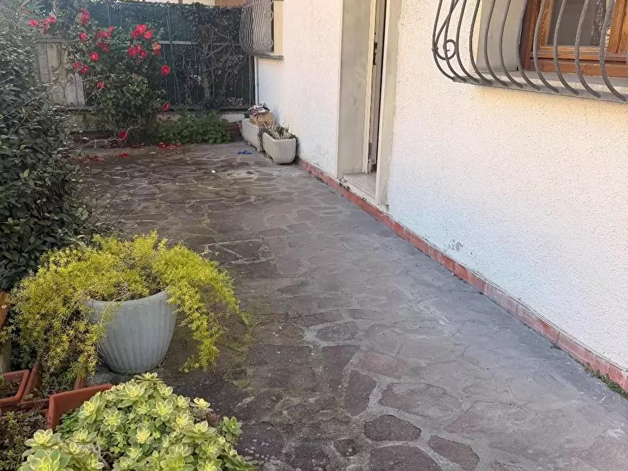 Immagine 4 di Casa bifamiliare in vendita  a Viareggio
