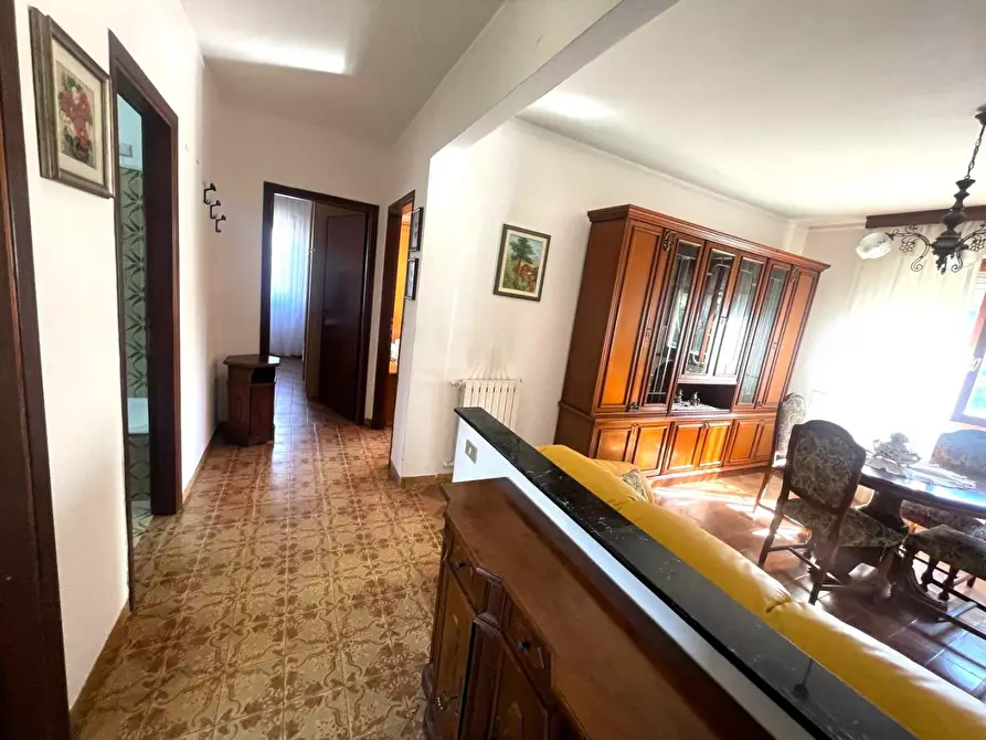 Immagine 1 di Appartamento in vendita  a Massa