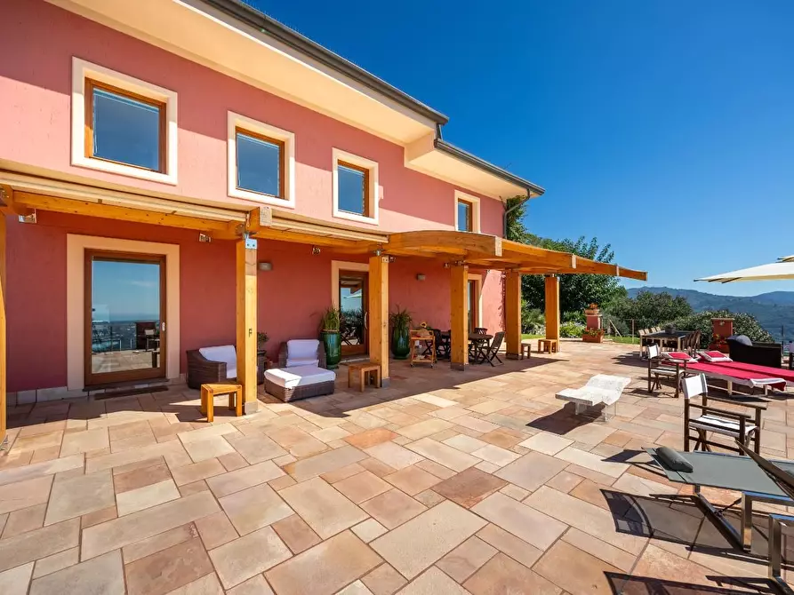 Immagine 87 di Villa in vendita  a Massarosa