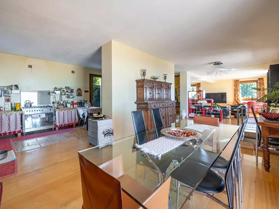 Immagine 48 di Villa in vendita  a Massarosa