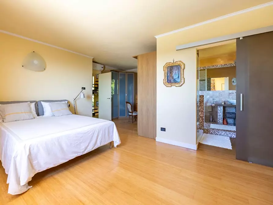 Immagine 57 di Villa in vendita  a Massarosa