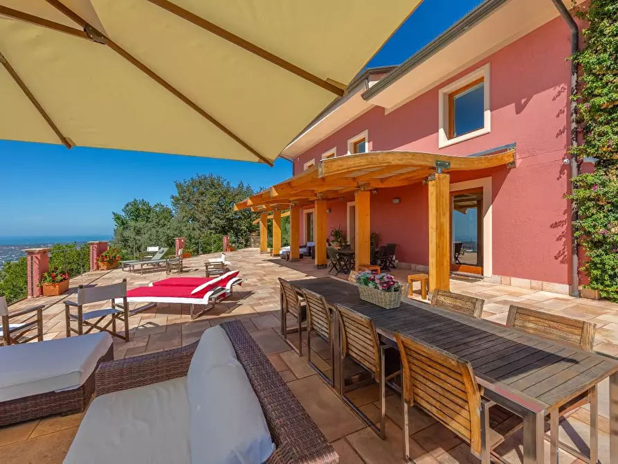 Immagine 116 di Villa in vendita  a Massarosa