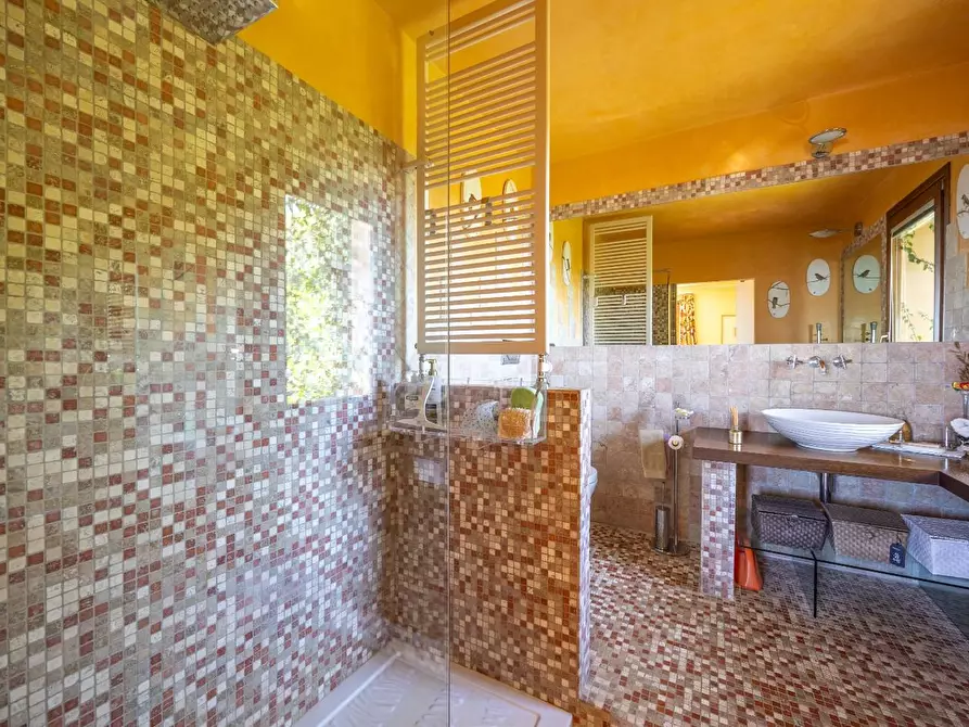 Immagine 61 di Villa in vendita  a Massarosa