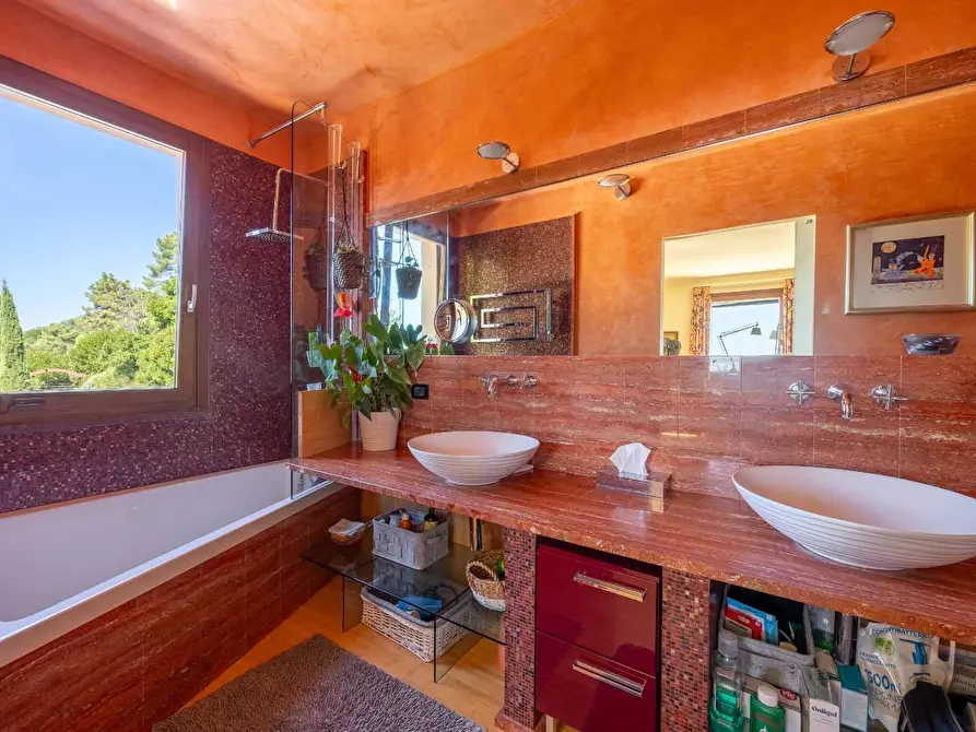 Immagine 74 di Villa in vendita  a Massarosa