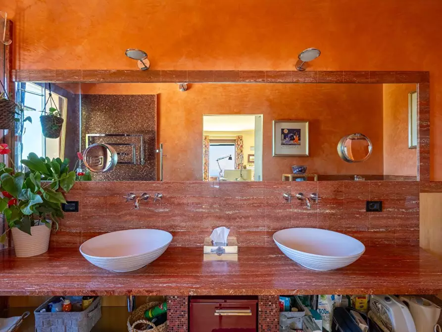 Immagine 73 di Villa in vendita  a Massarosa