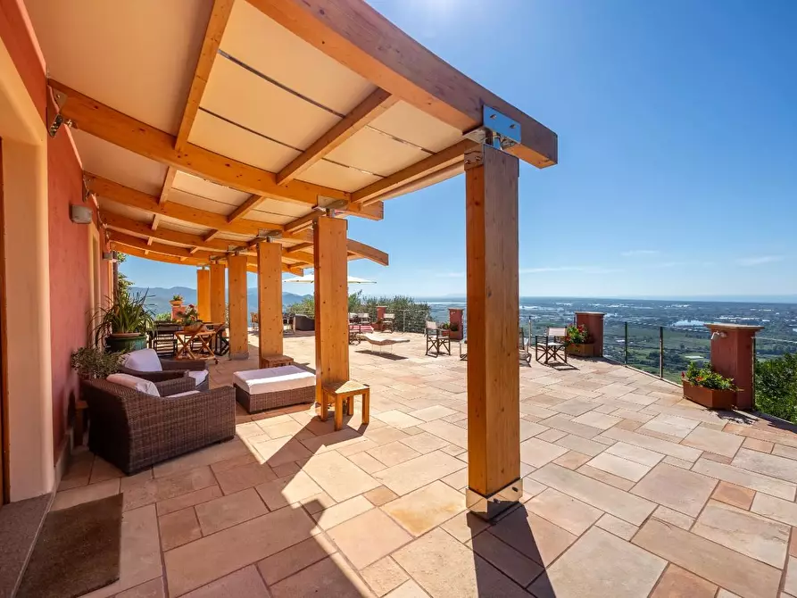 Immagine 89 di Villa in vendita  a Massarosa