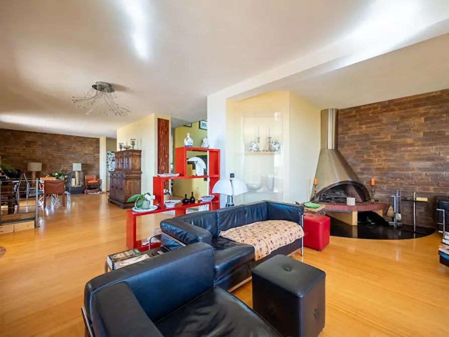 Immagine 37 di Villa in vendita  a Massarosa