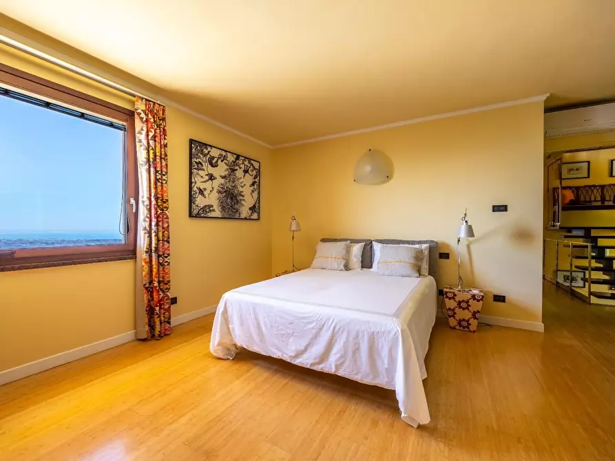 Immagine 56 di Villa in vendita  a Massarosa