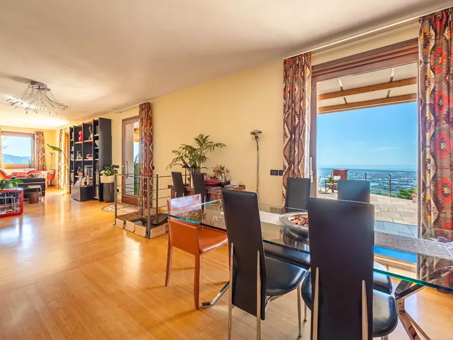 Immagine 44 di Villa in vendita  a Massarosa